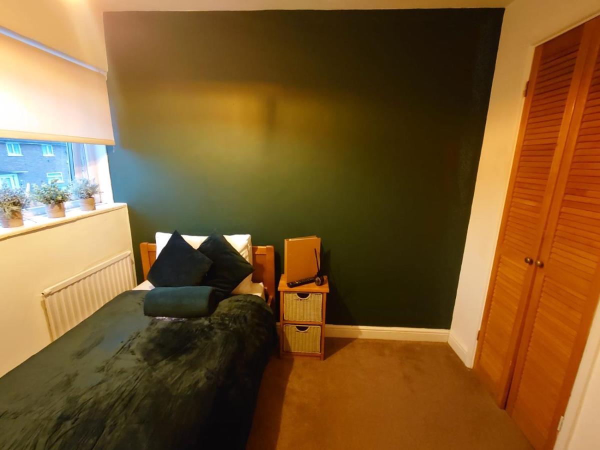Lovely Rooms In A Quiet Place Of ウォーキング エクステリア 写真