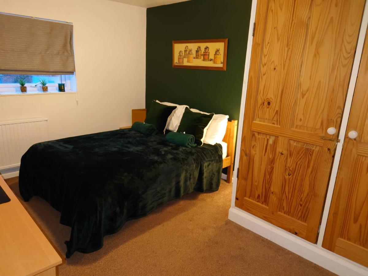 Lovely Rooms In A Quiet Place Of ウォーキング エクステリア 写真